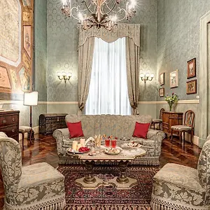 Apartment Arthouse Lady Marys Tribunali Luxury, Naples
