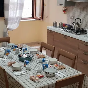 Apartment La Casa Di Nana, Naples